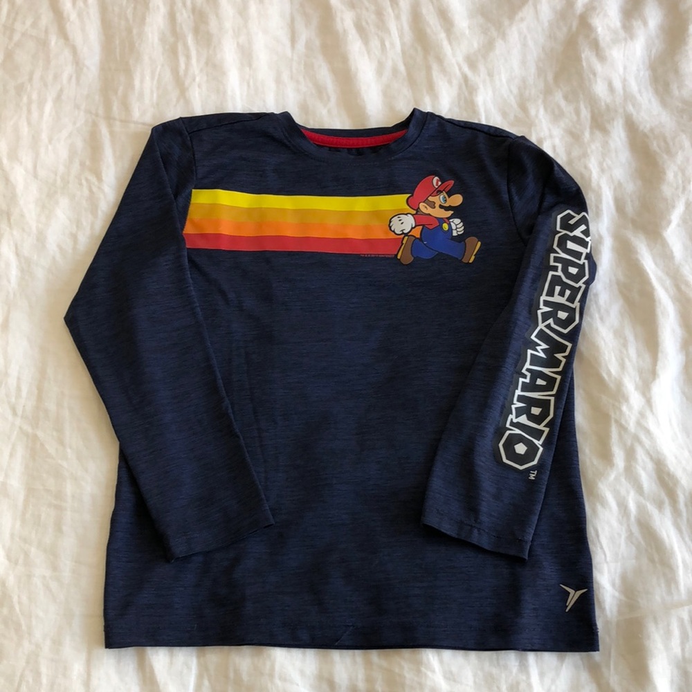 Boys Old Navy active medium (8) long sleeve Super Mario tech material T-shirt